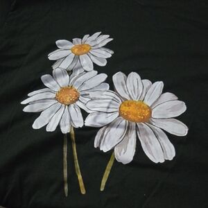 Black Tee with White Daisy Graphic - Yellow Centers